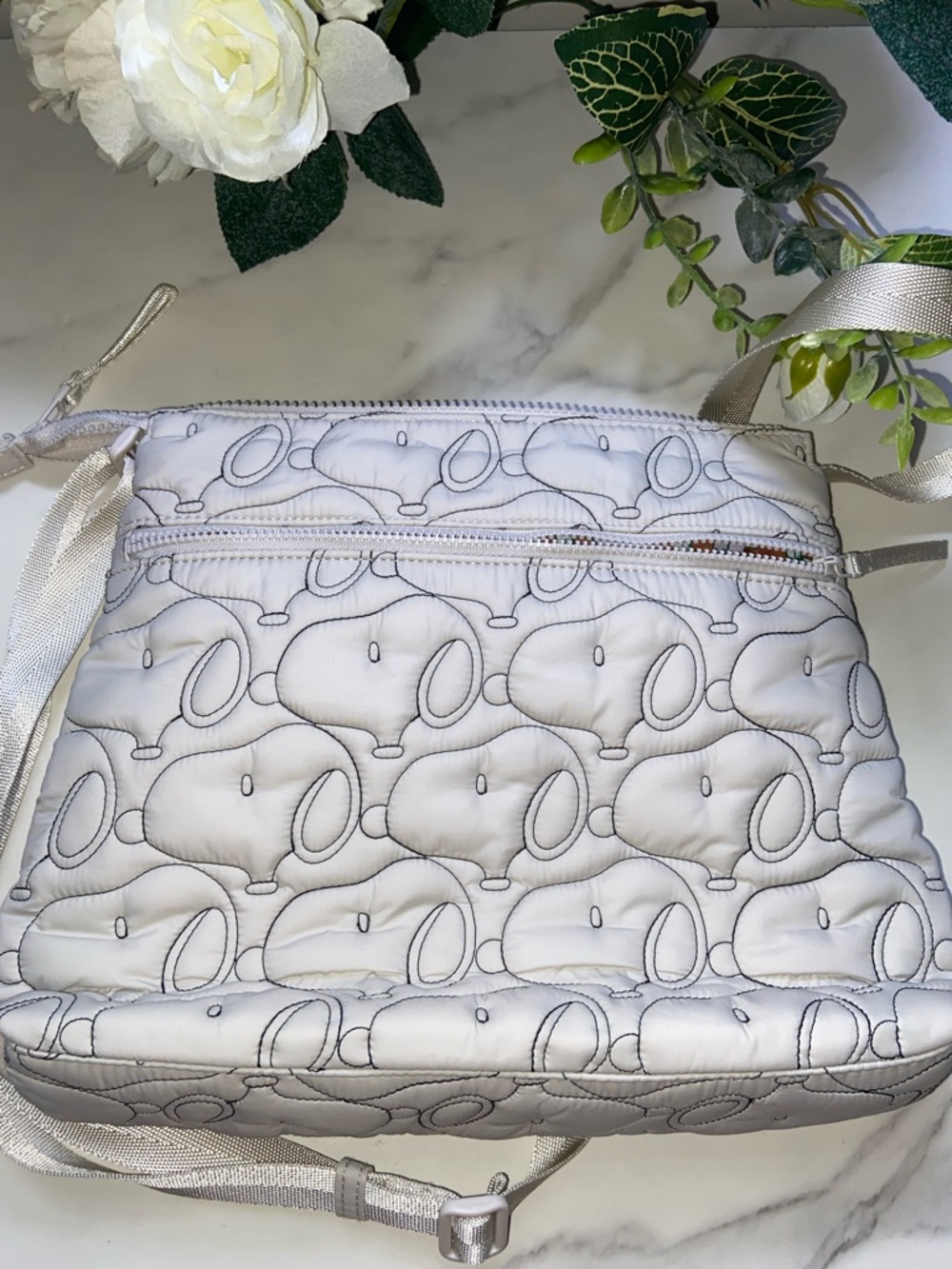 Vera Bradley Peanuts Original Zip Hip Cream Crossbody with Subtle Loop Pattern - Picture 5 of 17